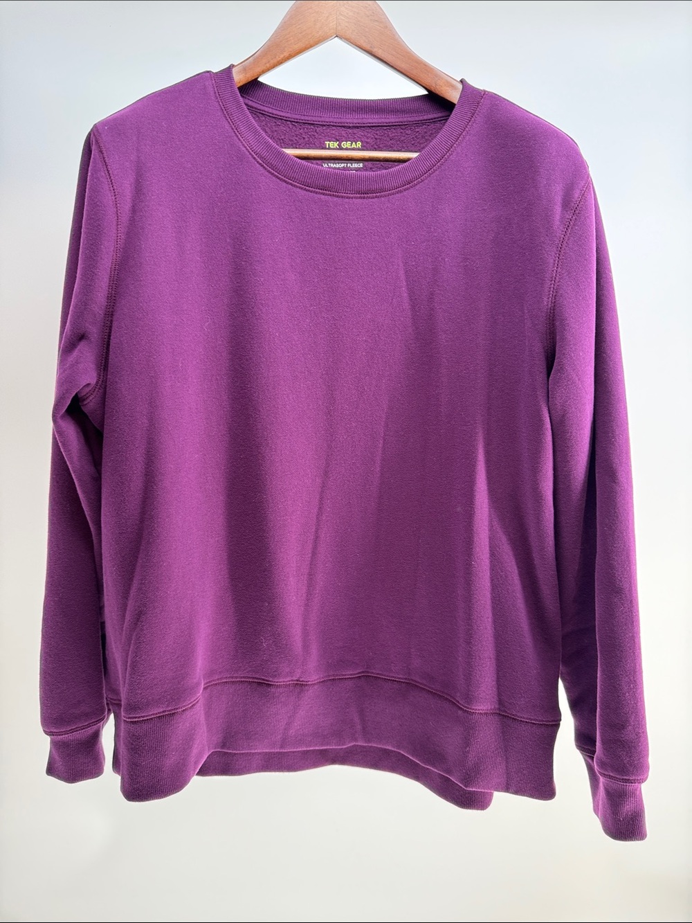 tek gear Women's Crewneck Sweatshirt in Plum